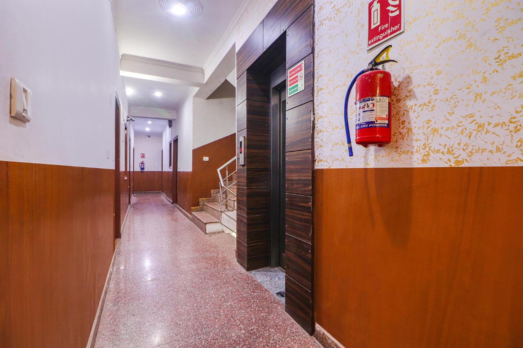 Fabexpress Sinon Hotel New Delhi Exterior photo