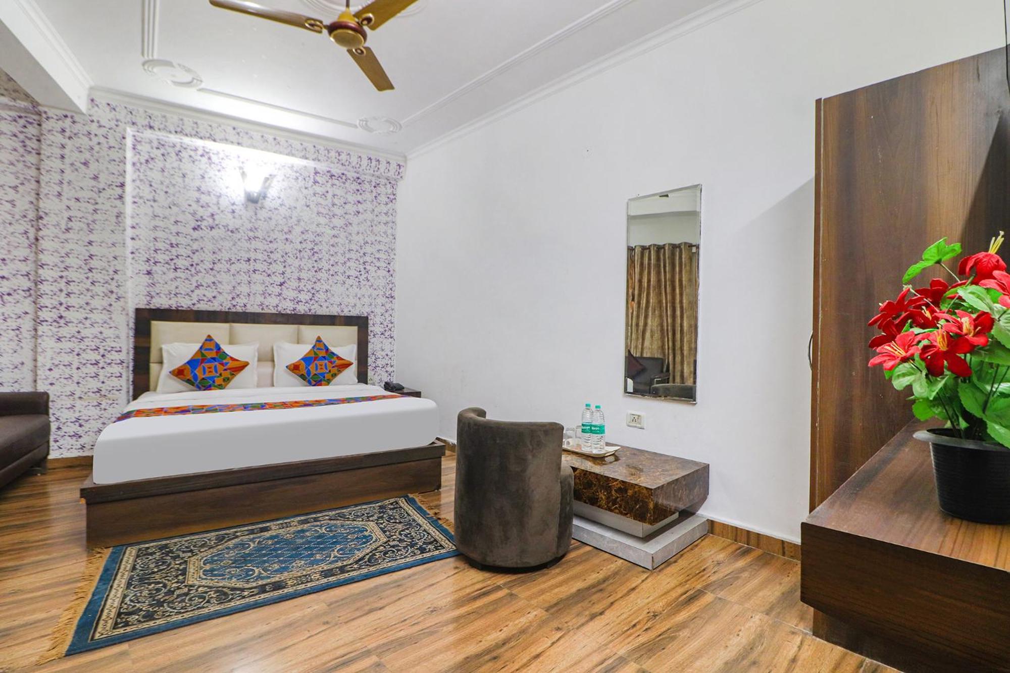 Fabexpress Sinon Hotel New Delhi Exterior photo